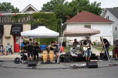 PHOTOS: Thousands Stroll Open Streets In East Windsor