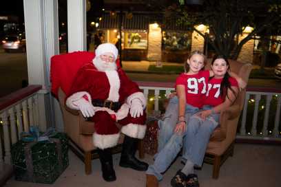 PHOTOS: Walkerville Holiday Walk Returns With Seasonal Festivities