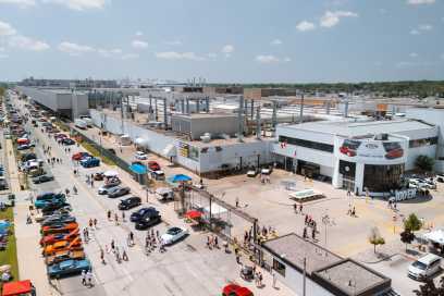 Chrysler Celebrates 100 Years Of Operations In Canada Sunday